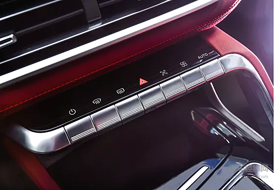 上汽大通MAXUS T90高调亮相 上汽牛能否赶超长城炮