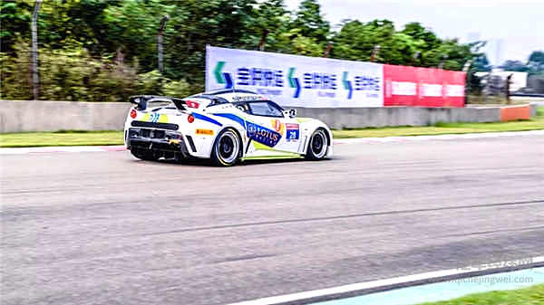 在多弯起伏的赛道上比拼，奥迪、保时捷、兰博基尼哪辆最强？