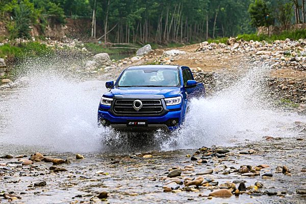 深度试驾全球高性能皮卡2.4T长城炮 冠军实力再进阶