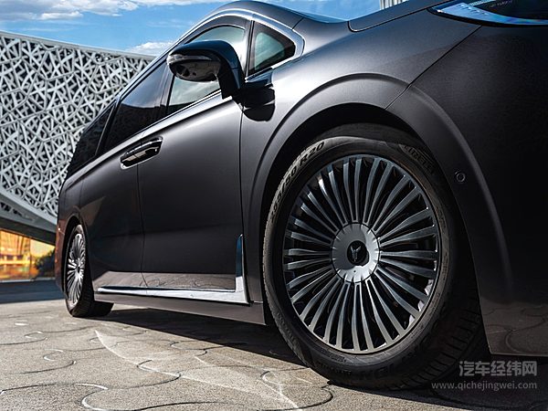 2025款岚图梦想家上市华为强力加持 小鹏X9能否一战？