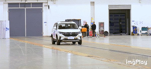 风行T5L对撞奔驰Smart fortwo