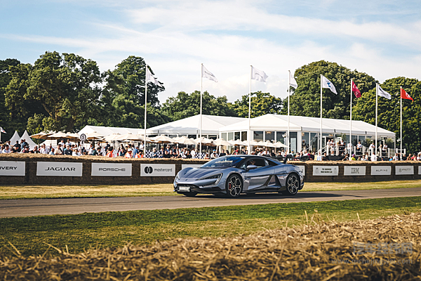 共享世界盛会仰望U8、U9亮相2024古德伍德速度节