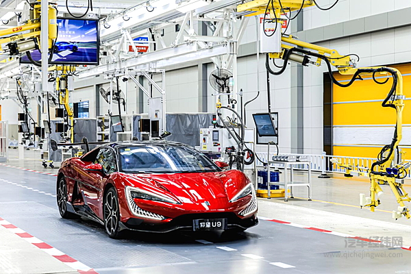 仰望U9首台客户交付车下线 极致工艺打造超跑时代新标杆