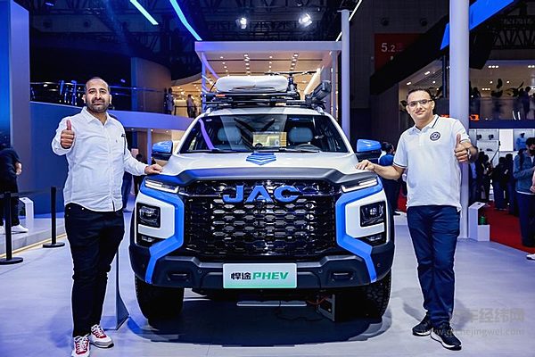 300多位国际友人挤爆展台！中国混动皮卡惊现国际打卡潮