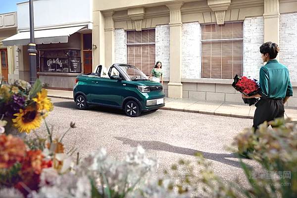 下线发运 宏光MINIEV敞篷版即将交付首批车主