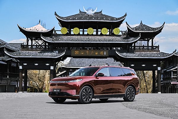 东风奕派三连发：007闪现版领衔 三款共创新车覆盖全场景