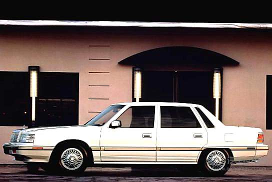 日本人欣然同意提供帮助，因为他们也需要一款新的旗舰轿车，那时的三菱