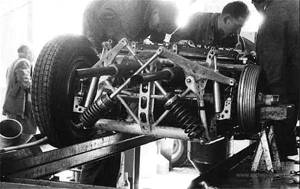 远古时期的布加迪，也有一部让人感到羞耻的赛车