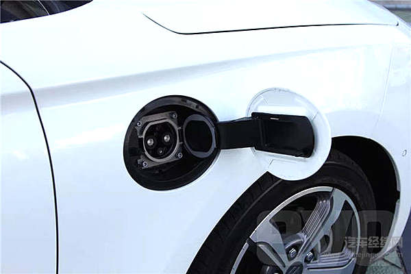 背靠华为的新物种 零跑S01是什么？