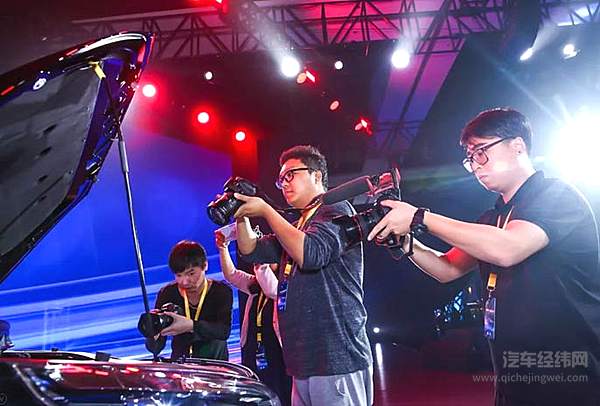 传祺GM8的上市发布会酷炫来袭，两眼瞬间吸睛十足