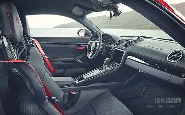 丢掉中控屏和方向盘按键 保时捷为专注驾驶做减法！