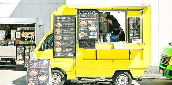 地摊经济走红 看似零门槛但其实也有专业要求！