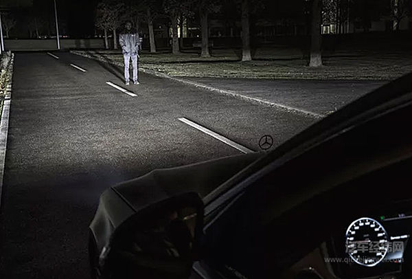 奔驰即将量产的智能大灯技术，可以和驾驶辅助系统联动了