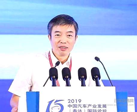 工业和信息化部装备工业司副司长罗俊杰