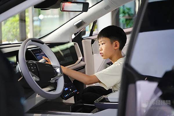 HiPhi Y展车后 一些车友们反馈了试驾后的感受