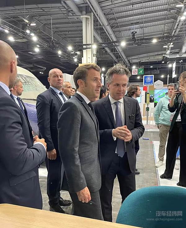 EV30、EV90亮相巴黎车展，展位吸引法国总统马克龙驻足观看并停留多时