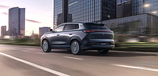 家用新能源SUV二选一 风神L8与山海L7 PLUS谁更强？