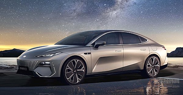 银河E8对标汉EV 消费者该怎么选？