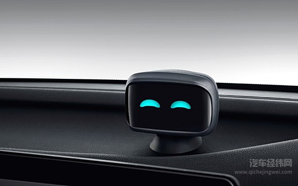  哪吒U解决A柱盲区的设计是：让它消失！