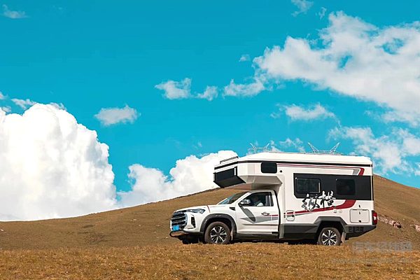 上汽大通MAXUS首款原厂皮卡房车探索家T90纵横