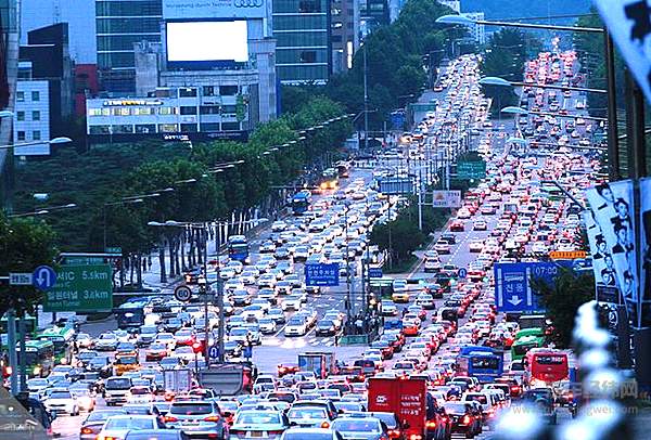 弯道超车已“死” 新能源车市如何走向黎明？