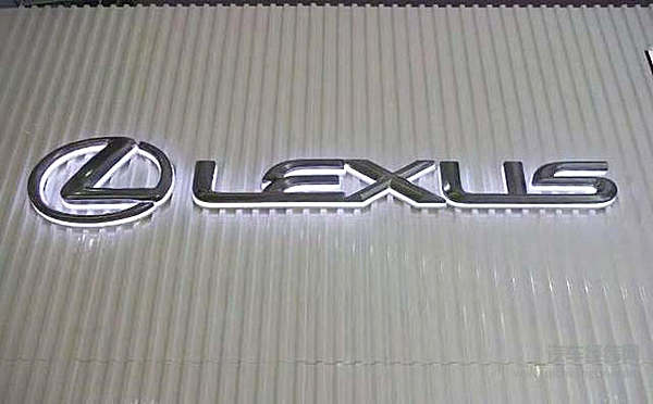 雷克萨斯UX开启预售 还拒绝国产吗？！