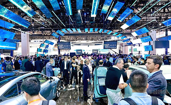 外宾齐聚奇瑞展台