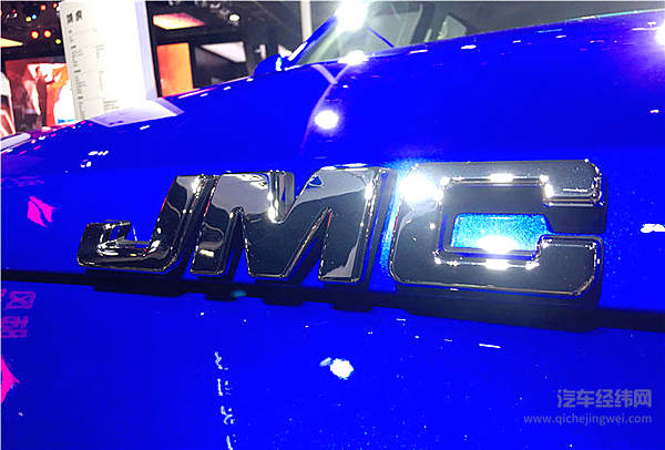 江铃汽车多品牌出击广州车展 福特新全顺自动挡车型售价15.49-16.79万元