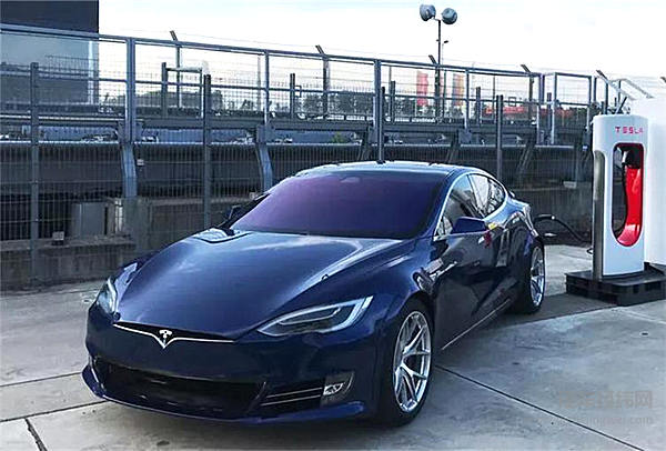 特斯拉秒破Taycan纽北记录，打到了整个燃油车世界的脸？