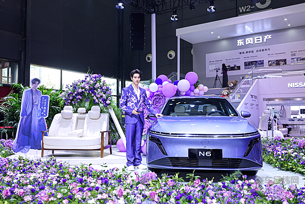 东风日产N6上市10天大定破万首批车主交付盛典闪耀星城