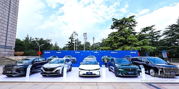 东风产品在第六届中国企业论坛现场展示