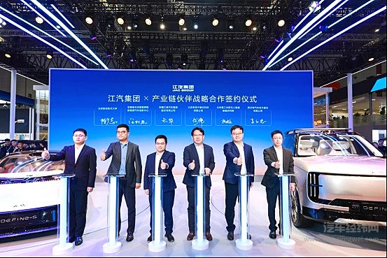 时代匠心 全球共赢 江汽集团闪耀2025上海车展