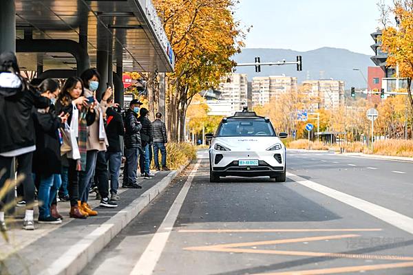 李彦宏财报电话会关键词萝卜快跑 Q3 订单量超 11 万