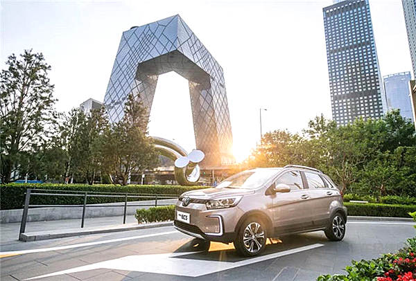 不怕“火”的新能源 北汽EC5续航400公里9.99万起售！