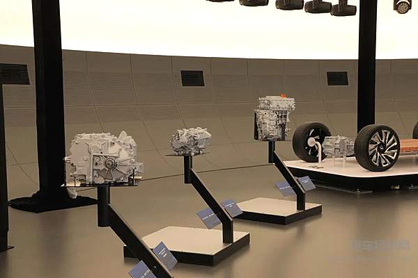 通用汽车科技展望日展示Ultium驱动单元