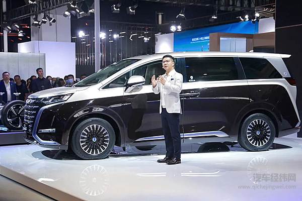 腾势D9PREMIER创始版四座及N7内饰全球首秀 上海车展上迸发品牌新豪华势能