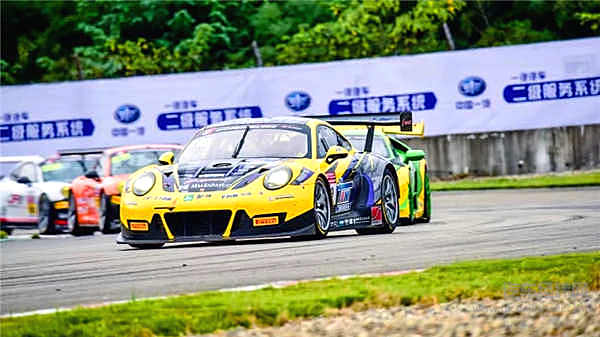 在多弯起伏的赛道上比拼，奥迪、保时捷、兰博基尼哪辆最强？