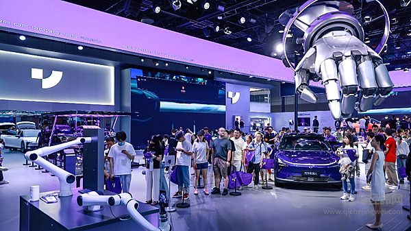 百度首款车型亮相 极越01能否达成月销破万的目标？