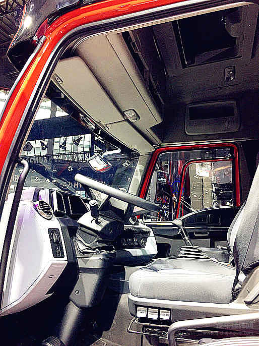 江铃重卡亮相上海 或掀起“血雨腥风”