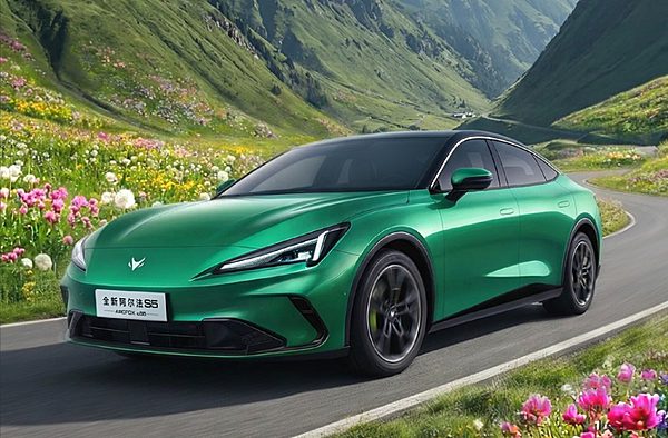 北汽极狐全新阿尔法S5官宣3月18日上市 预售11.78万元起