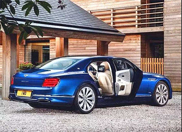 W12+6.0 L双涡轮增压，这个“B”车标是真的惹不起！