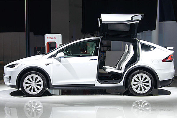 特斯拉携旗下明星车型闪耀亮相2019上海国际车展