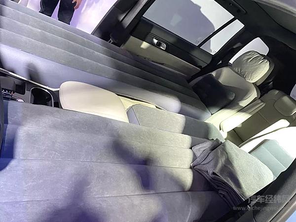 人类的梦想 就是在车里睡觉