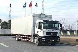 中国重汽汕德卡C5L 330马力 4X2 9.52米 翼展式国六中卡载货车 (中国重汽手自一体变速箱)(ZZ5186XYKN711GF1)