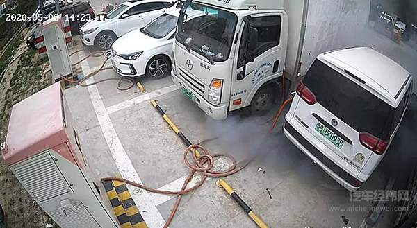 2020年的第一波新能源汽车自燃 来得更早一些