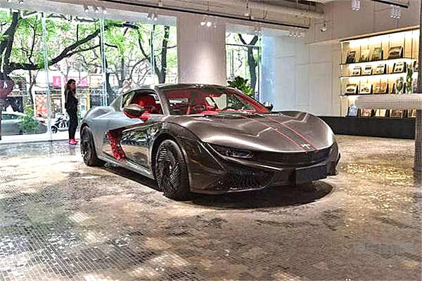 国产跑车终于崛起，实车到店6月底开卖，网友：砸锅卖铁买的起吗