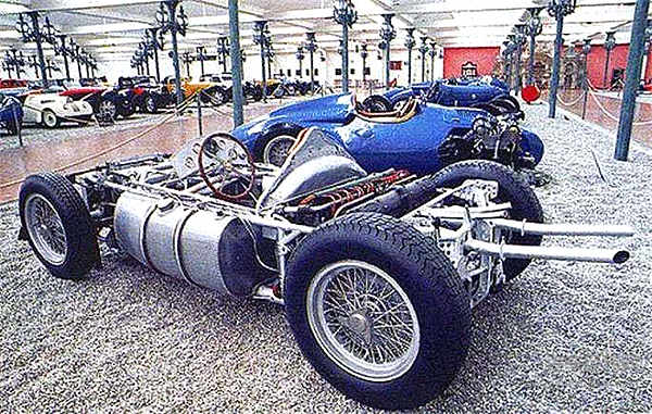 远古时期的布加迪，也有一部让人感到羞耻的赛车