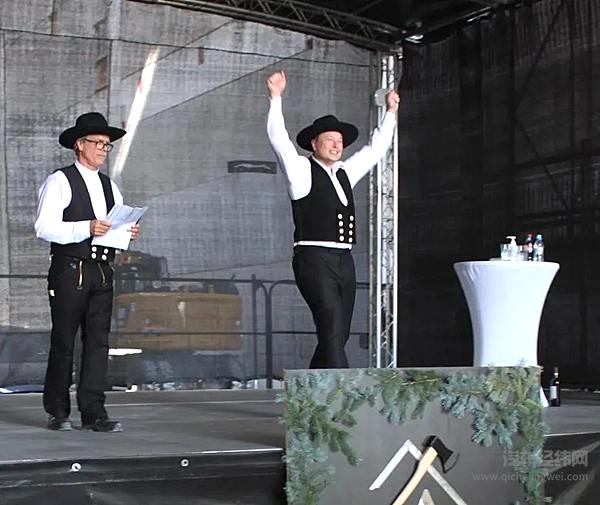 马斯克遭遇连环道德绑架？ 把卖股票的决定权交给网友