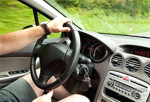 关于求生欲，其实只是一个取消副驾驶座的问题