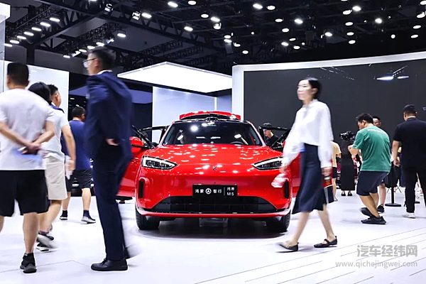 鸿蒙智行携全系华为智驾车型亮相成都车展